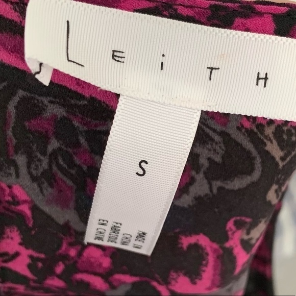 Leith Floral asymmetrical Sleeveless Blouse - Picture 6 of 9
